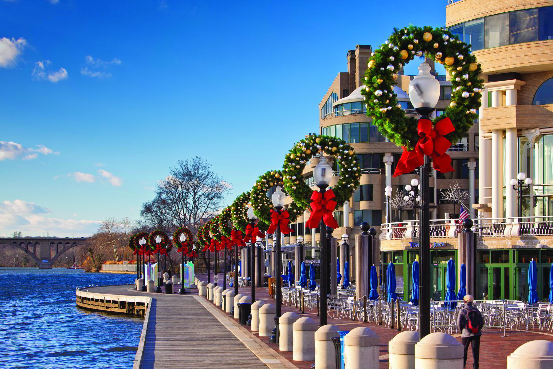 Choosing Christmas Decorations for Outside Light Poles